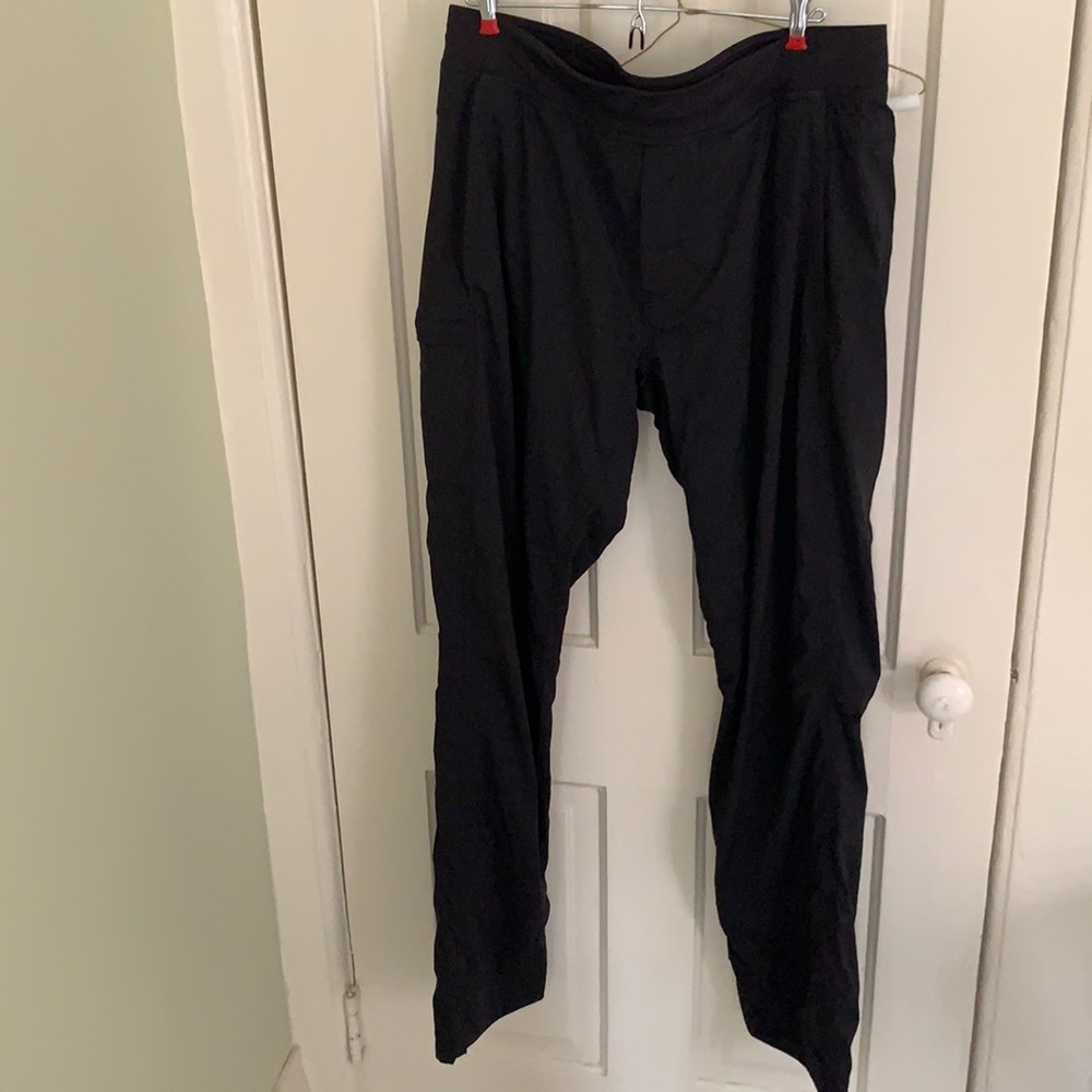 Lululemon black men’s lined studio pants size XL